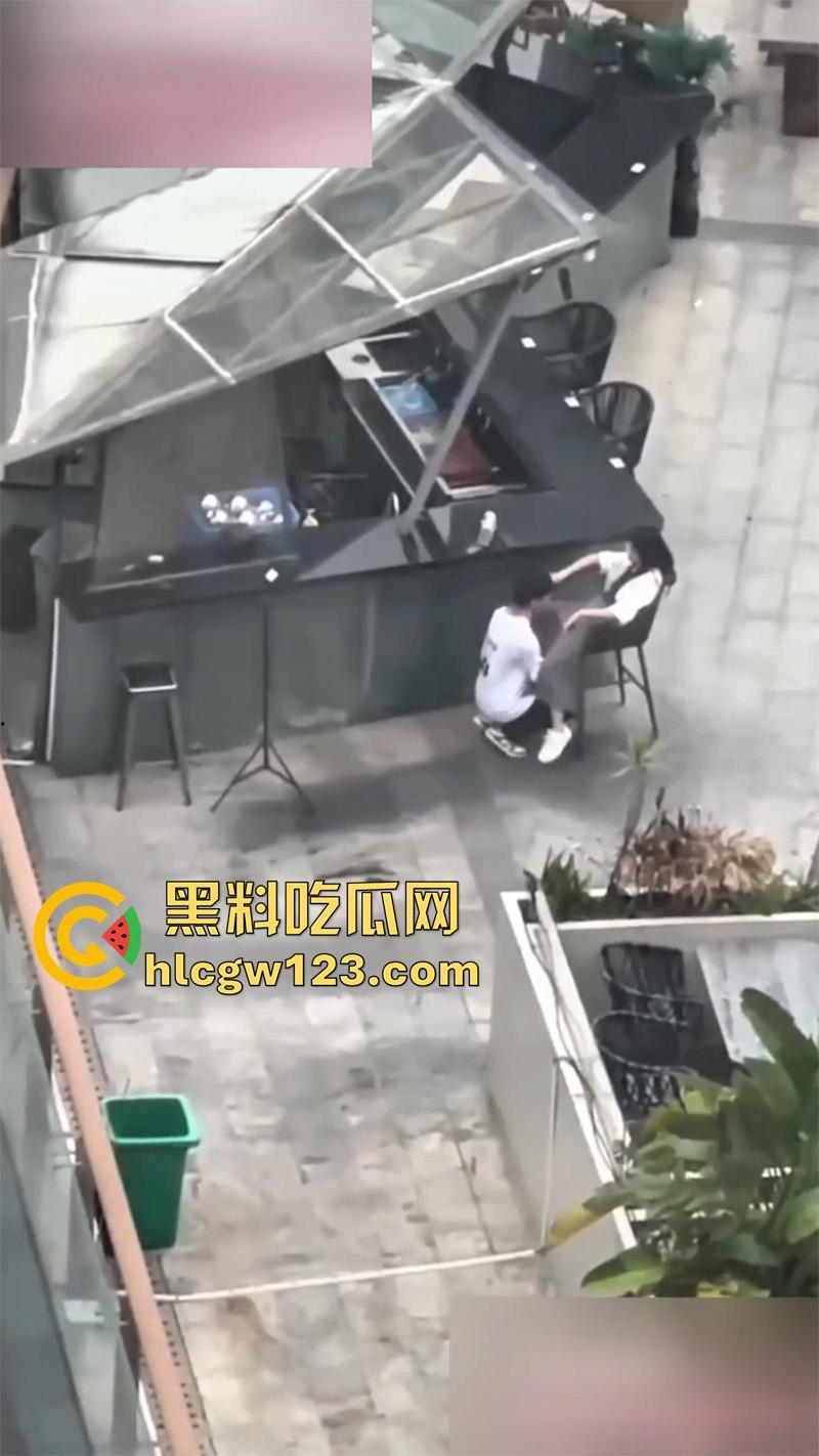 杭州情侣当众扣逼，趁私下无人激情玩穴，女孩面红耳赤未拒绝，结果却被高层瓜友偷拍曝光！  第8张