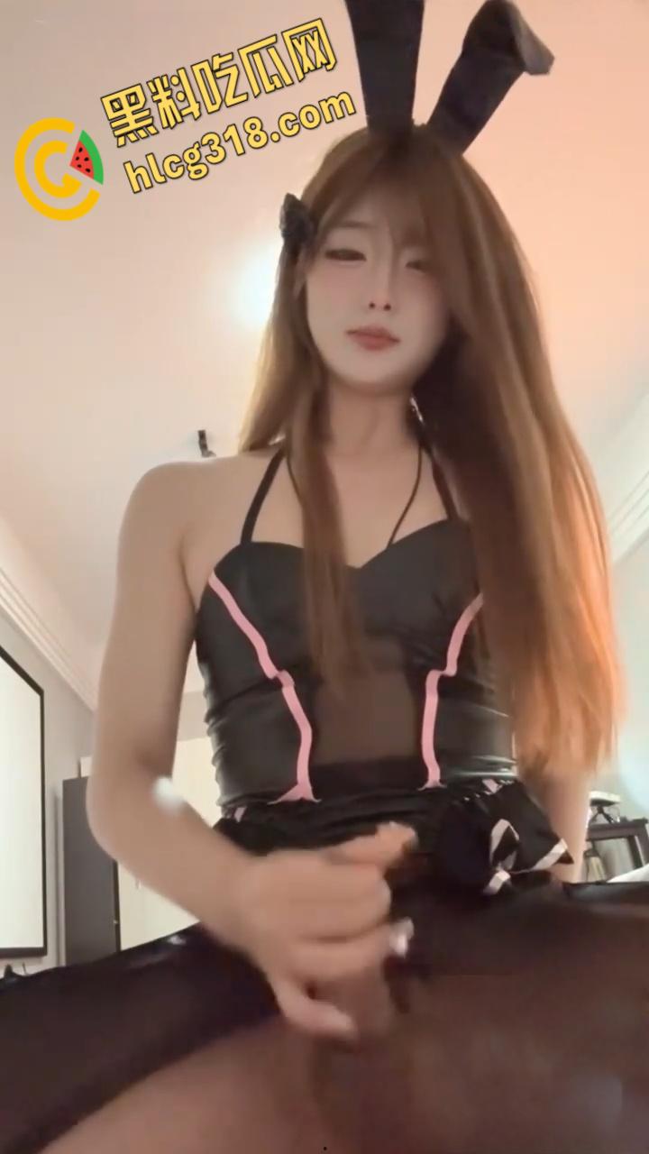 极品白嫩TS【小野酱】，极品颜值性感小蛮腰，对舔舐大肉棒情有独钟，绝对能把你掰弯！  第4张