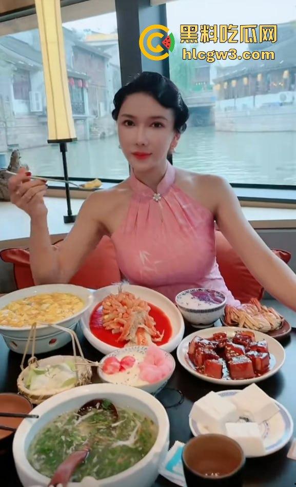 抖音快手400万粉丝网红【龚玥菲】私密裸聊视频外泄！这个骚逼捞金不择手段，露逼挑逗金主花样多  第6张