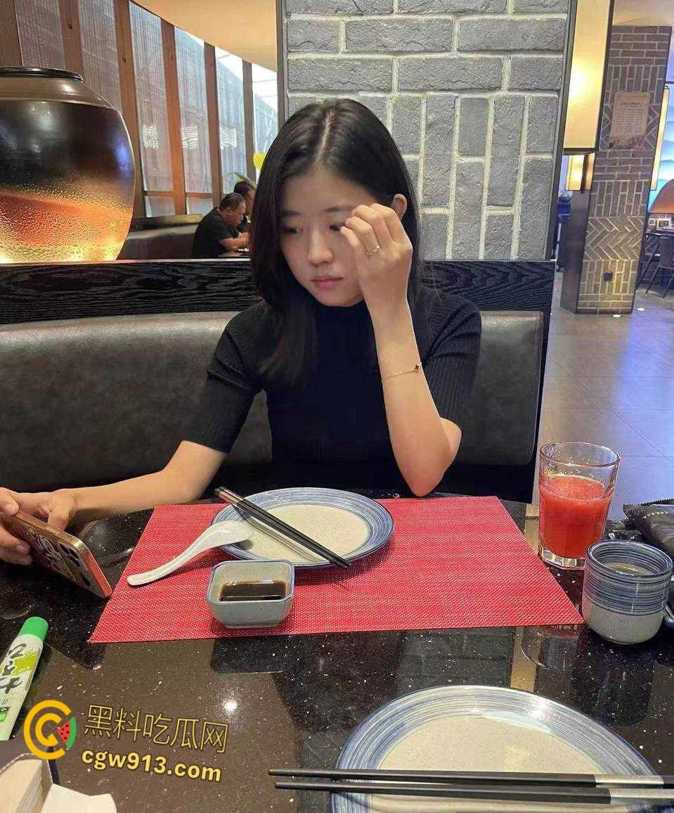 云南省红河州【夏颖】,体制内清纯形象崩塌,各种情趣制服齐上阵,风骚少妇被无套调教玩弄 ! 第1张 云南省红河州【夏颖】,体制内清纯形象崩塌,各种情趣制服齐上阵,风骚少妇被无套调教玩弄 ! 第1张