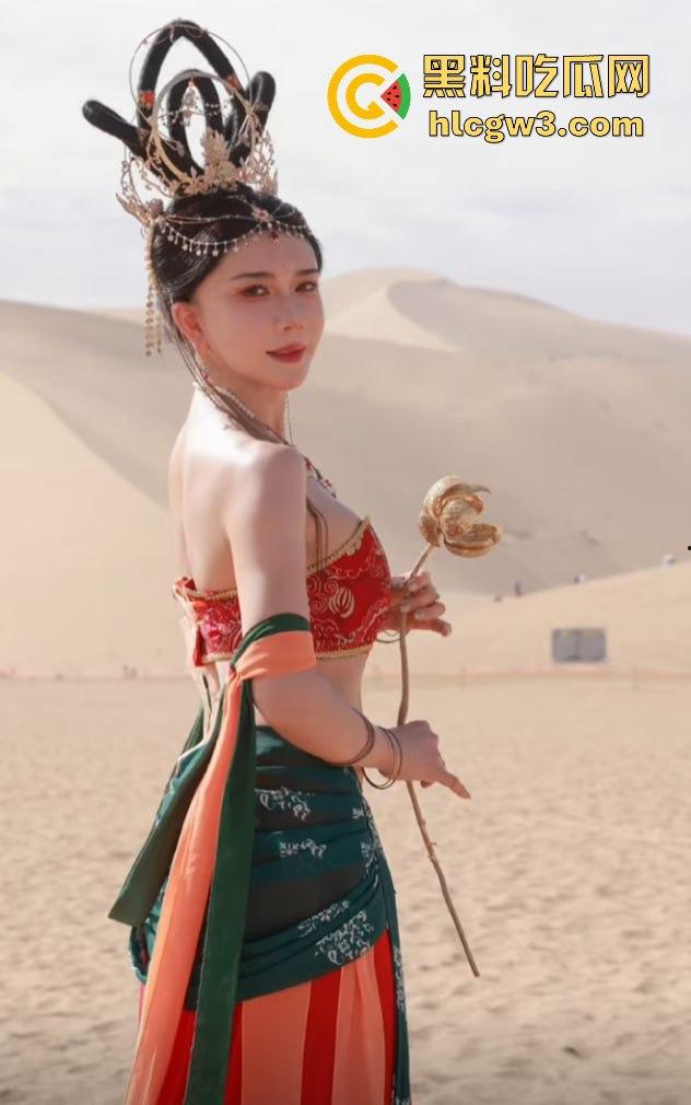 抖音快手400万粉丝网红【龚玥菲】私密裸聊视频外泄！这个骚逼捞金不择手段，露逼挑逗金主花样多  第13张