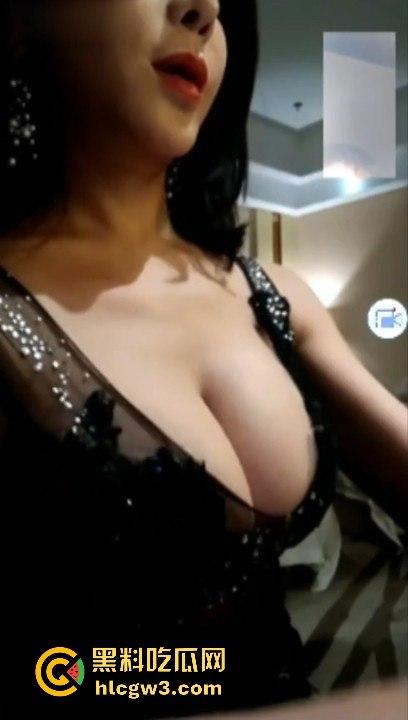 抖音快手400万粉丝网红【龚玥菲】私密裸聊视频外泄！这个骚逼捞金不择手段，露逼挑逗金主花样多  第17张