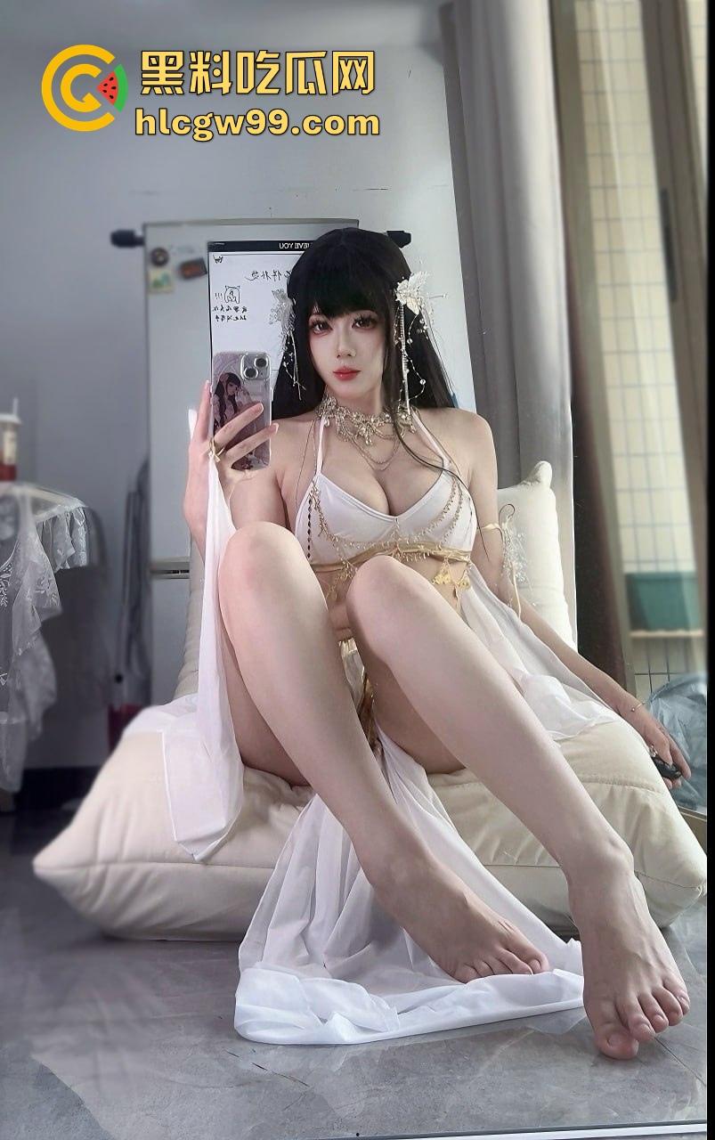 OF极品骚鸡【九言舞娘】美臀巨乳大长腿，白虎粉嫩逼夹着跳蛋抖得不行，这身材光看都想射！  第7张