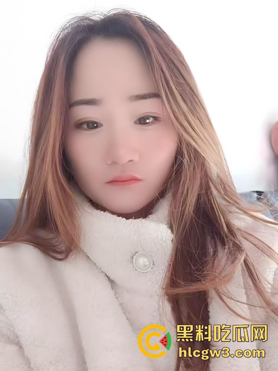 六合老公亲自带反差婊老婆去和单男3P玩SM调教 极品嫩逼轮肏 刺激画面视频流出！  第5张