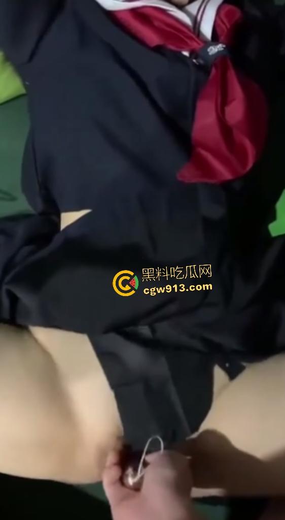 JK装嫩高中学妹【秦艺云】，男友泄露激战片，骚犬口活骑乘全部通，巨乳紧逼被内射，浓精灌满花心！  第3张