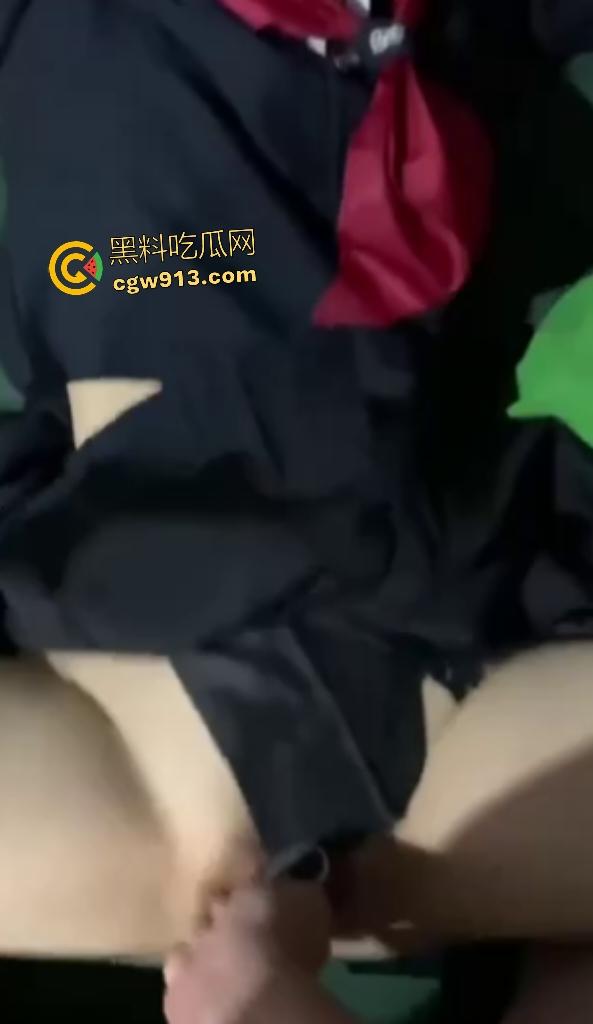 JK装嫩高中学妹【秦艺云】，男友泄露激战片，骚犬口活骑乘全部通，巨乳紧逼被内射，浓精灌满花心！  第5张