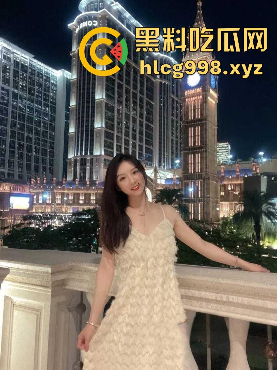 郑州师范大学清纯妹【刘若雨】床上骚得飞起，双手捧蛋吃鸡，吃得是真虔诚！  第2张