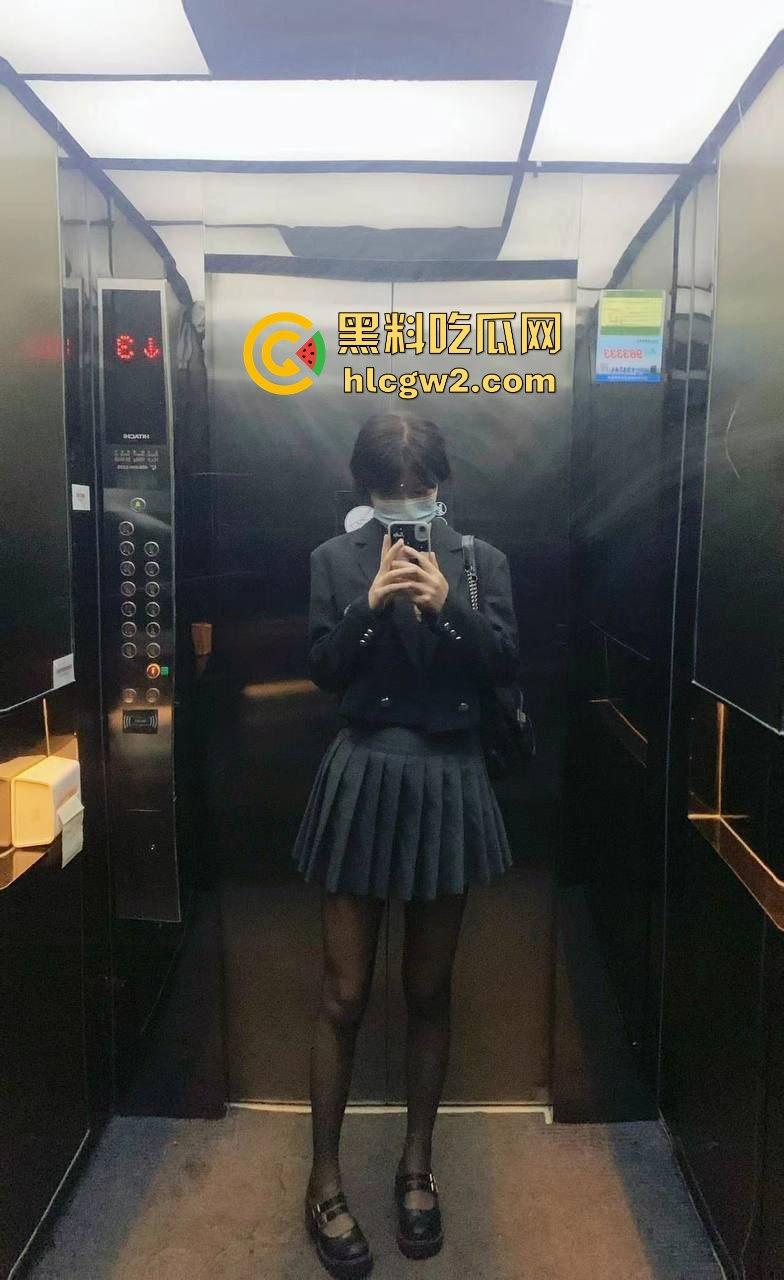 瓜友投稿表弟介绍的大三骚妹妹【李雪菲】放假期间赚生活费 2K包夜物有所值 真他妈顶！  第1张