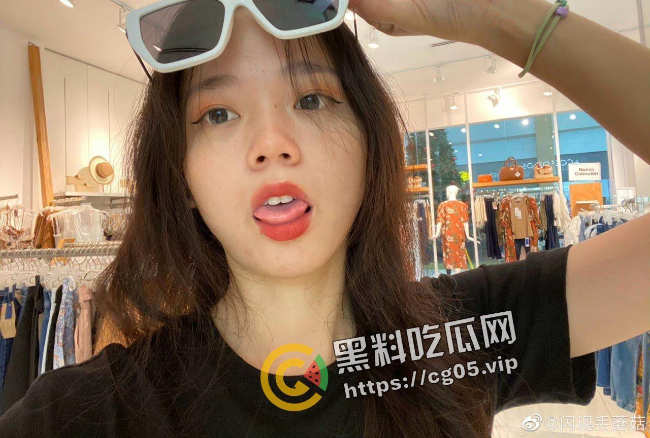 四川母狗【王灿】哥伦比亚留学期间背着男友跟白人乱搞 多次偷情 被曝光做爱视频以及下跪认错视频  第3张