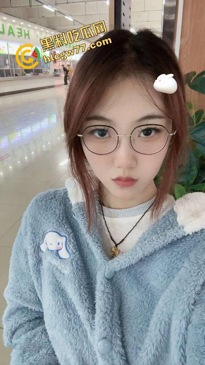 邯郸高颜值理发店小妹【兔兔】学徒眼镜骚货，天然喜欢捆绑调教，越绑越湿，骚穴夹得翻红抽搐！  第3张