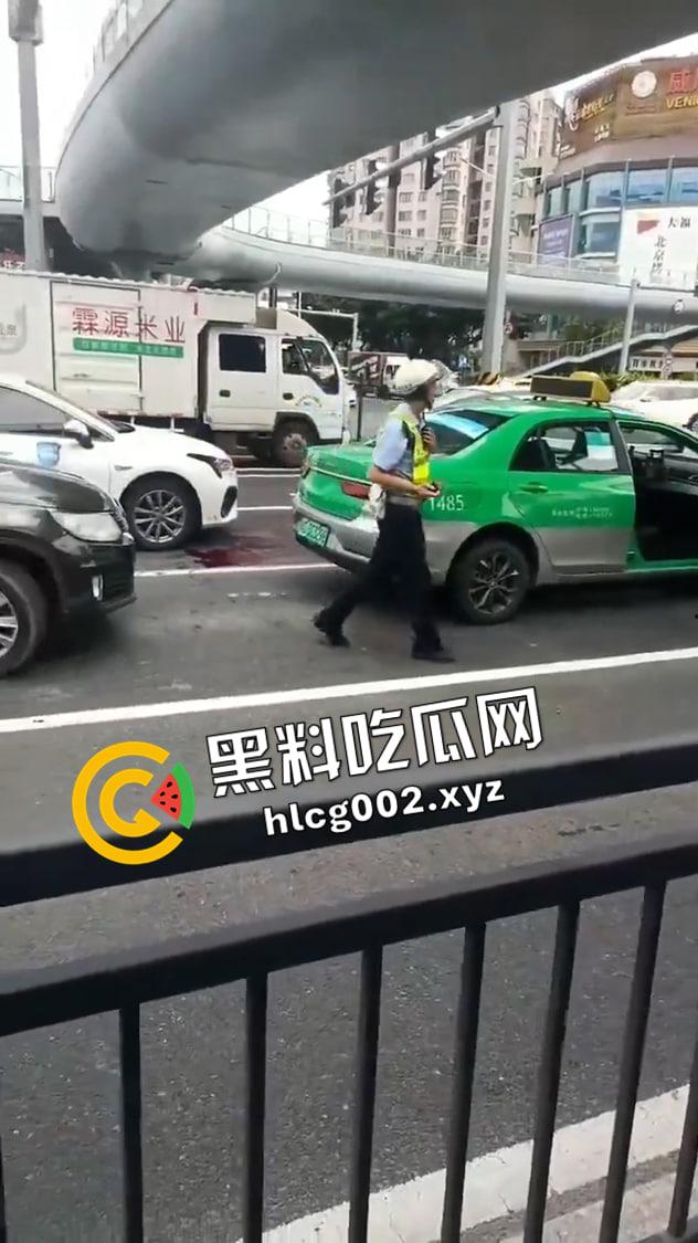 广东珠海出租车司机被杀现场流出 副驾驶乘客和司机起矛盾直接一刀捅死 淡定离开 太狠了  第5张