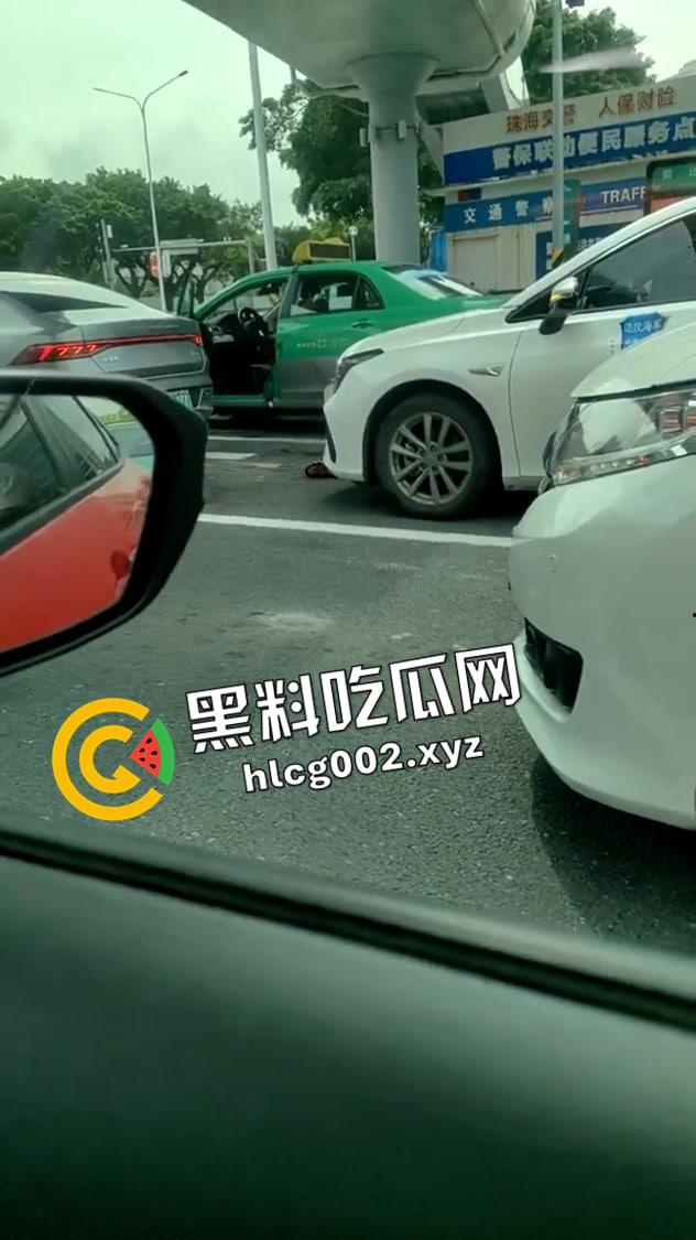 广东珠海出租车司机被杀现场流出 副驾驶乘客和司机起矛盾直接一刀捅死 淡定离开 太狠了  第6张