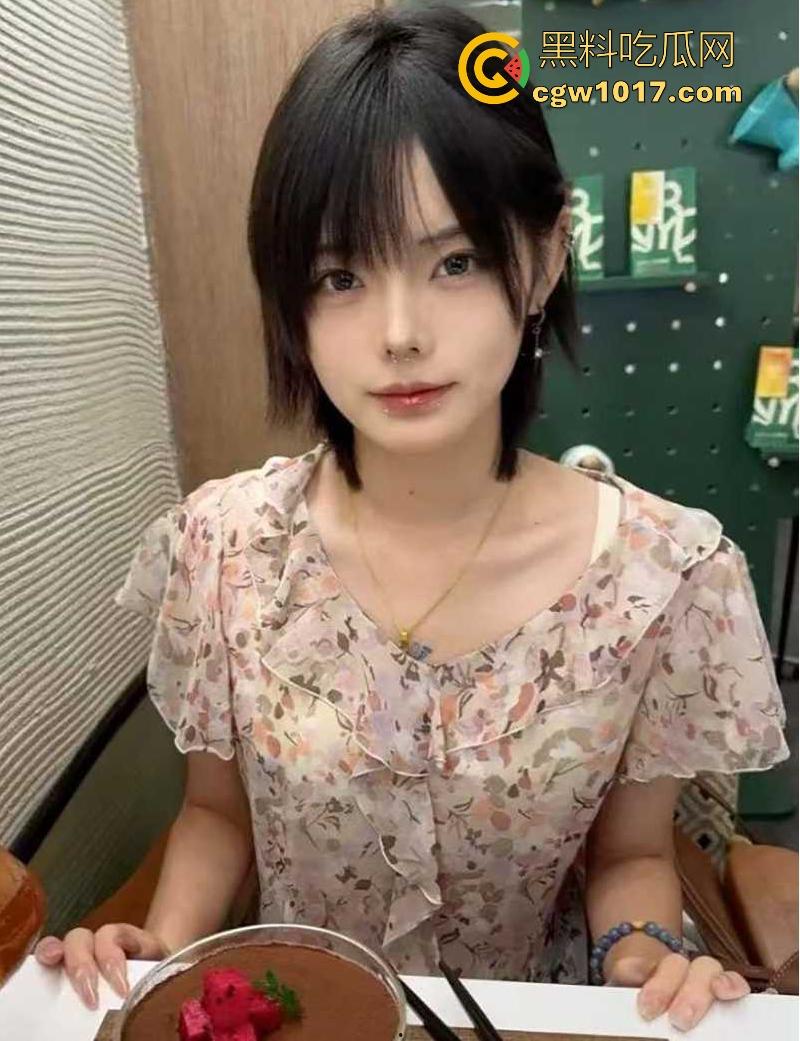 吃过的人都说好吃！抖音极品美女【天下第一小金金】晒淫照约大屌炮友解决生理需求，多毛骚穴被炮友狂干，嗦鸡巴老狠了！  第5张