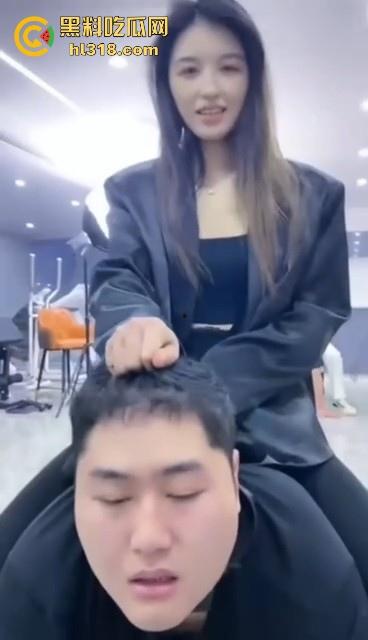 汪汪汪！集美们直播遛狗，套狗链骑狗赛跑，1米8大哥像小狗一样乖，这男奴怪听话的，还是集美们会玩！  第7张