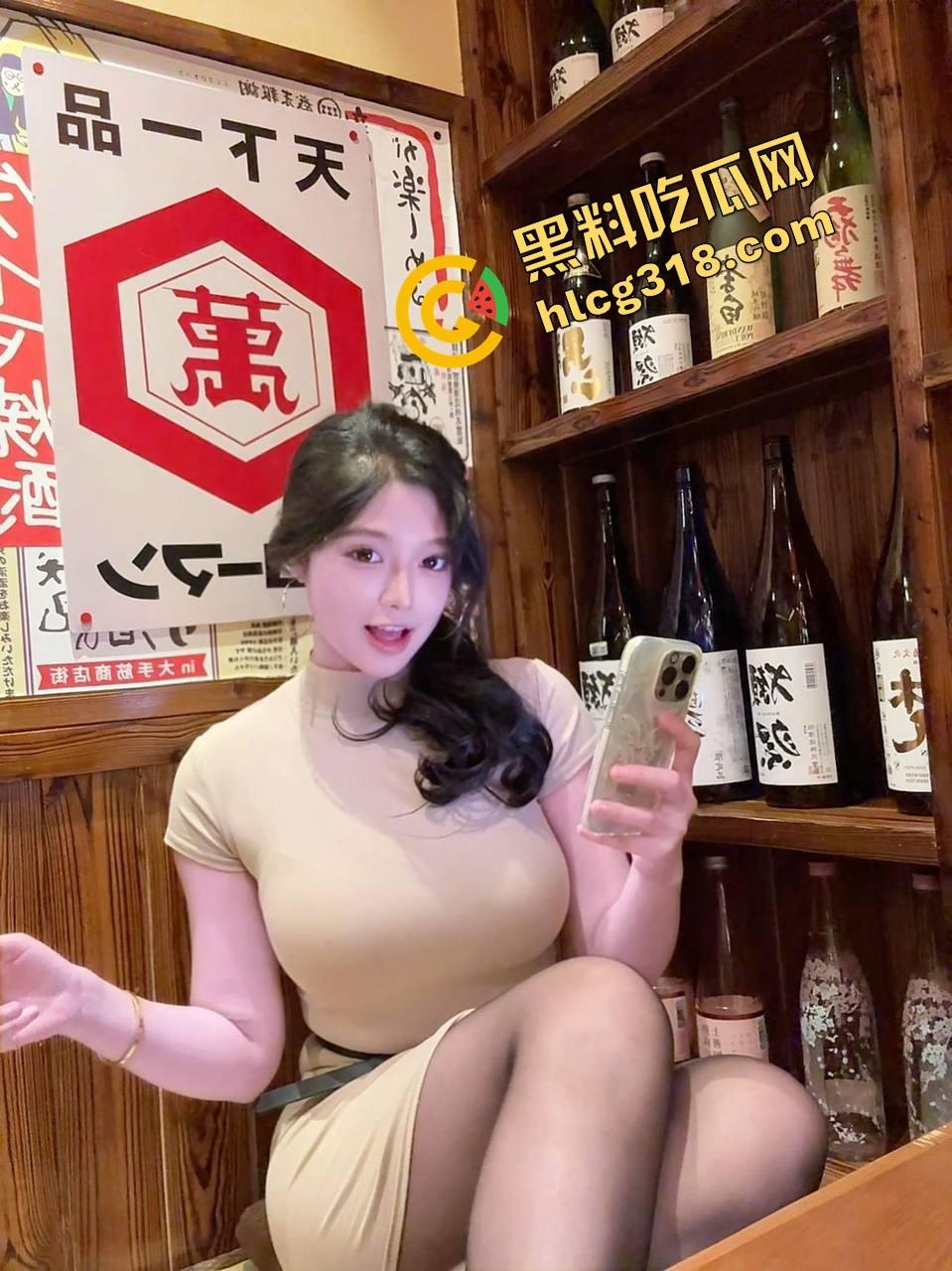 金主玩SM玩上瘾，小母狗穿狗链子趴着等打，撅屁股被打到红肿喊爸爸，有钱真能调教母狗！  第2张