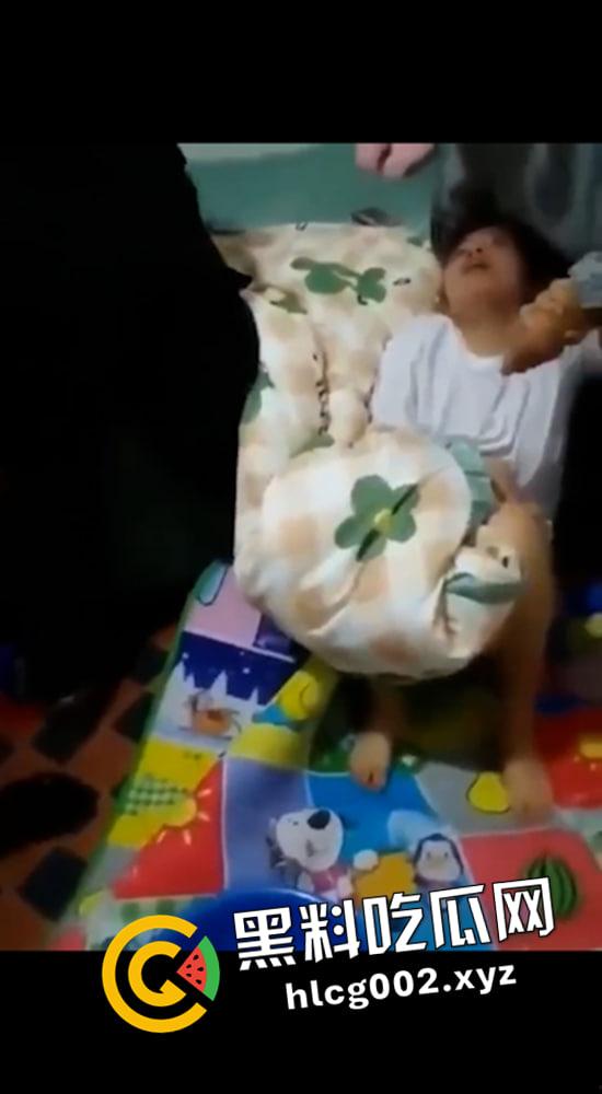 捉奸合集！为爱战斗的男人女人们 扯头发 撕衣服 丑态尽出！  第5张