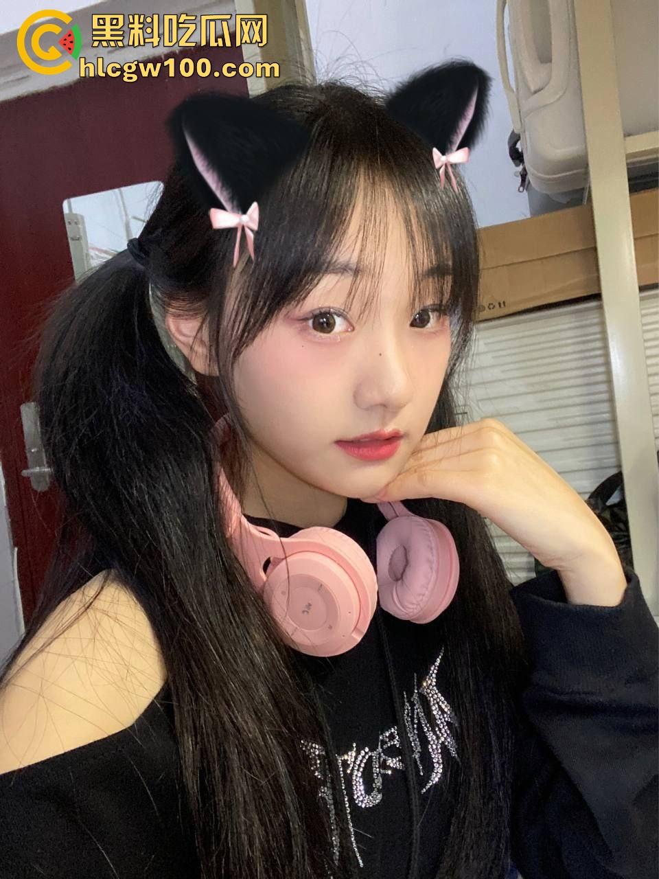 襄阳【冷佳桐】从害羞妹到骚浪货，交友平台聊来的嫩逼，插多了主动喊老公求操，舔逼还流黏液到嘴里！  第1张