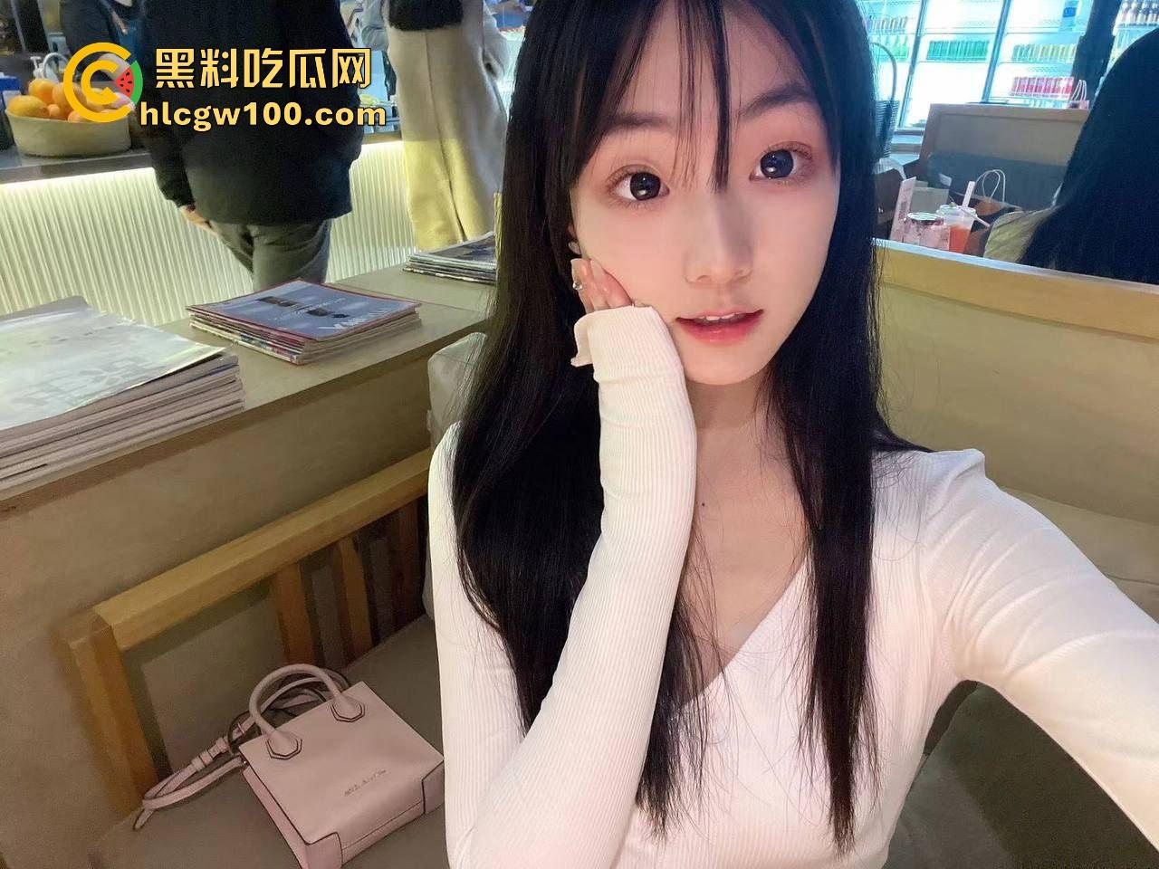 襄阳【冷佳桐】从害羞妹到骚浪货，交友平台聊来的嫩逼，插多了主动喊老公求操，舔逼还流黏液到嘴里！  第2张