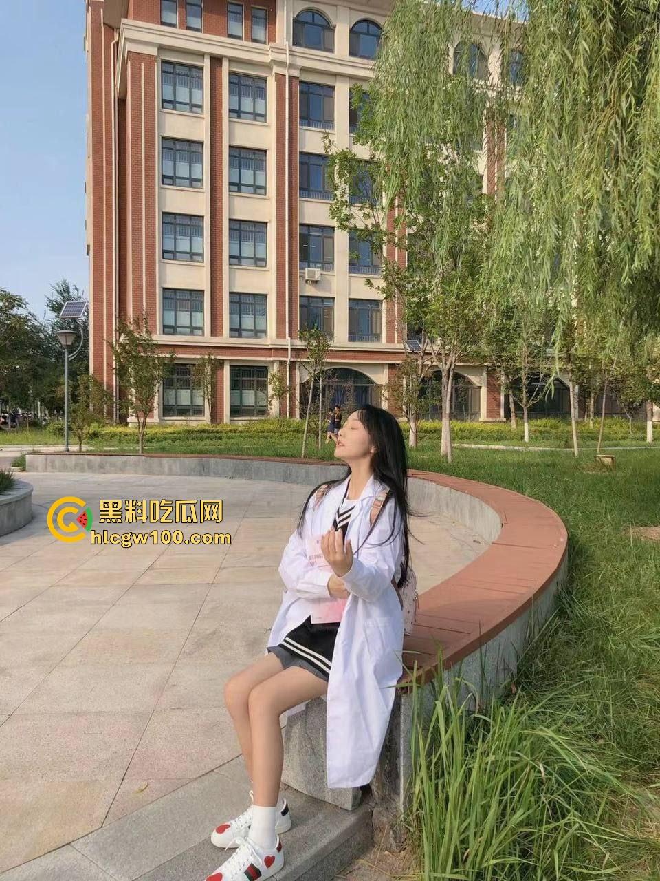 襄阳【冷佳桐】从害羞妹到骚浪货，交友平台聊来的嫩逼，插多了主动喊老公求操，舔逼还流黏液到嘴里！  第3张