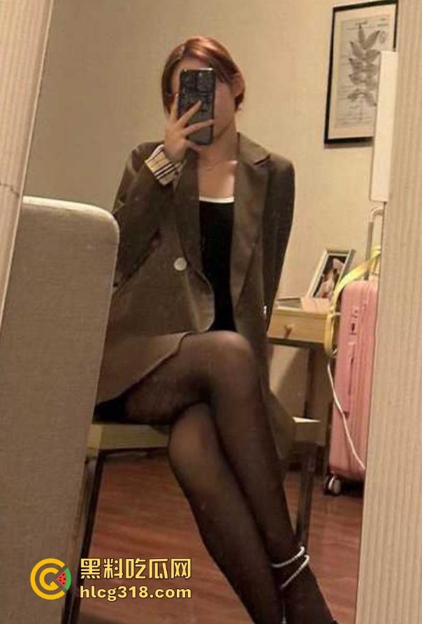 海角乱伦，酒后强上醉酒表姐，无套输出激情泄欲，巨大母乳摇摇晃晃，事后她哭的很伤心！  第2张