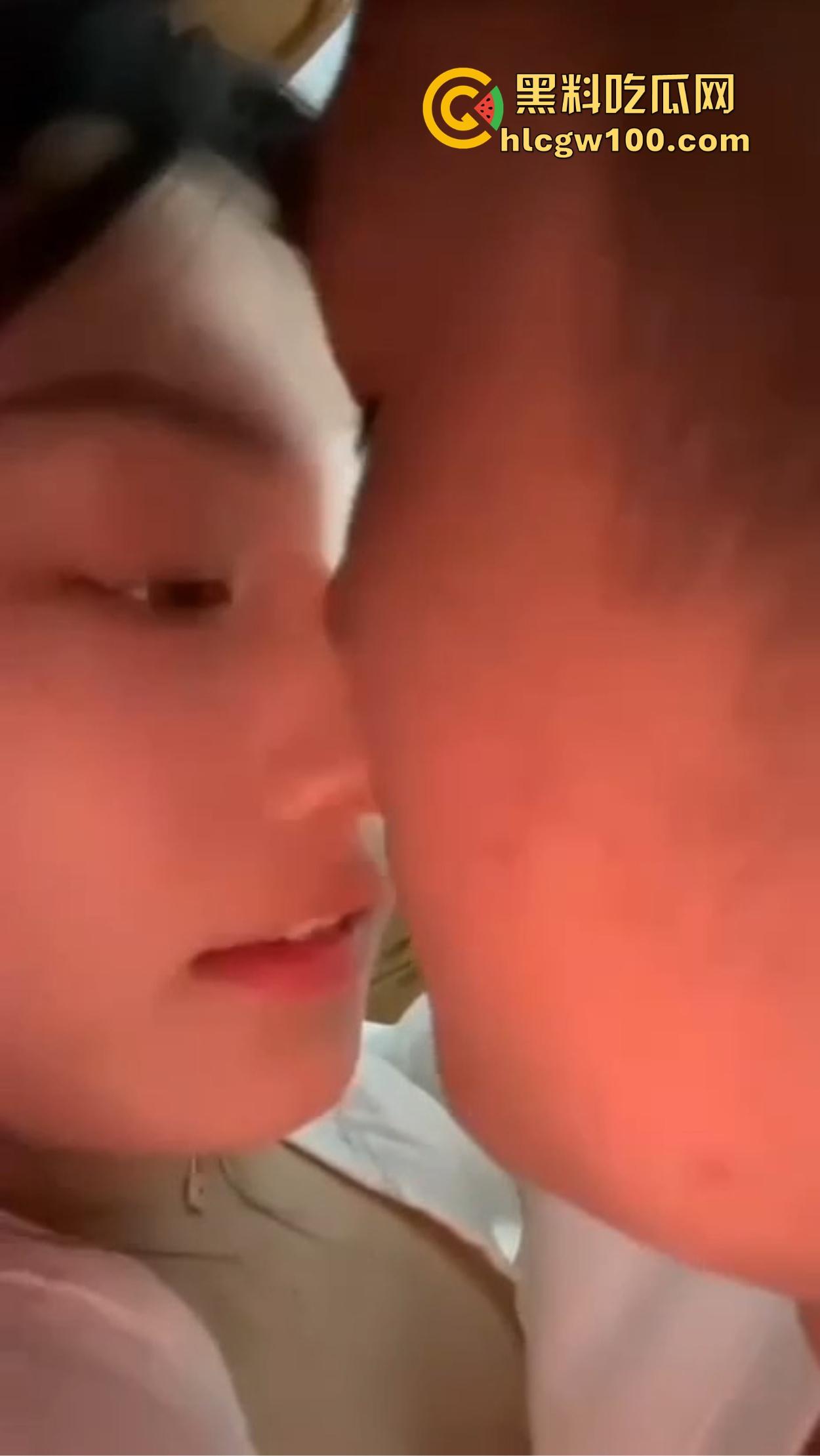 襄阳【冷佳桐】从害羞妹到骚浪货，交友平台聊来的嫩逼，插多了主动喊老公求操，舔逼还流黏液到嘴里！  第5张