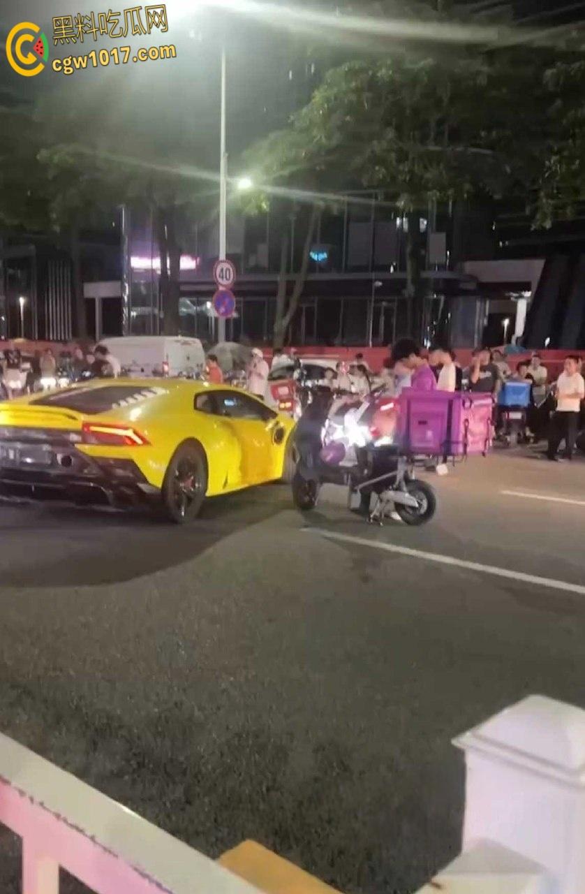 外卖小哥撞大牛,超跑转弯也不让直行,直接罚款500,骑手吃惊:这送一年外卖也没用? 第7张 外卖小哥撞大牛,超跑转弯也不让直行,直接罚款500,骑手吃惊:这送一年外卖也没用? 第7张