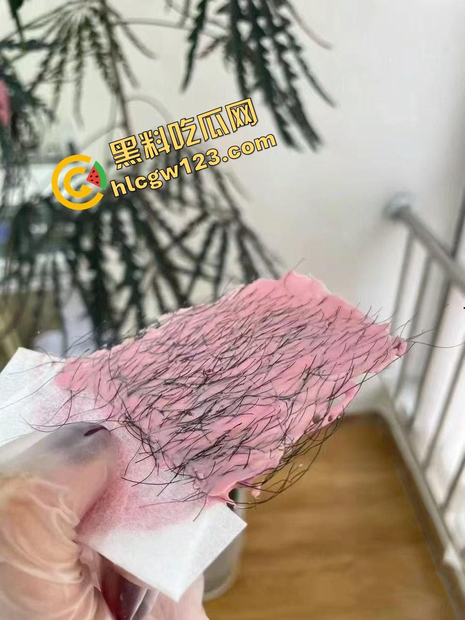 白虎不是天生的，是拔出来的，人工白虎养骗局曝光逼毛一根根扯，看得人蛋蛋一紧！  第13张