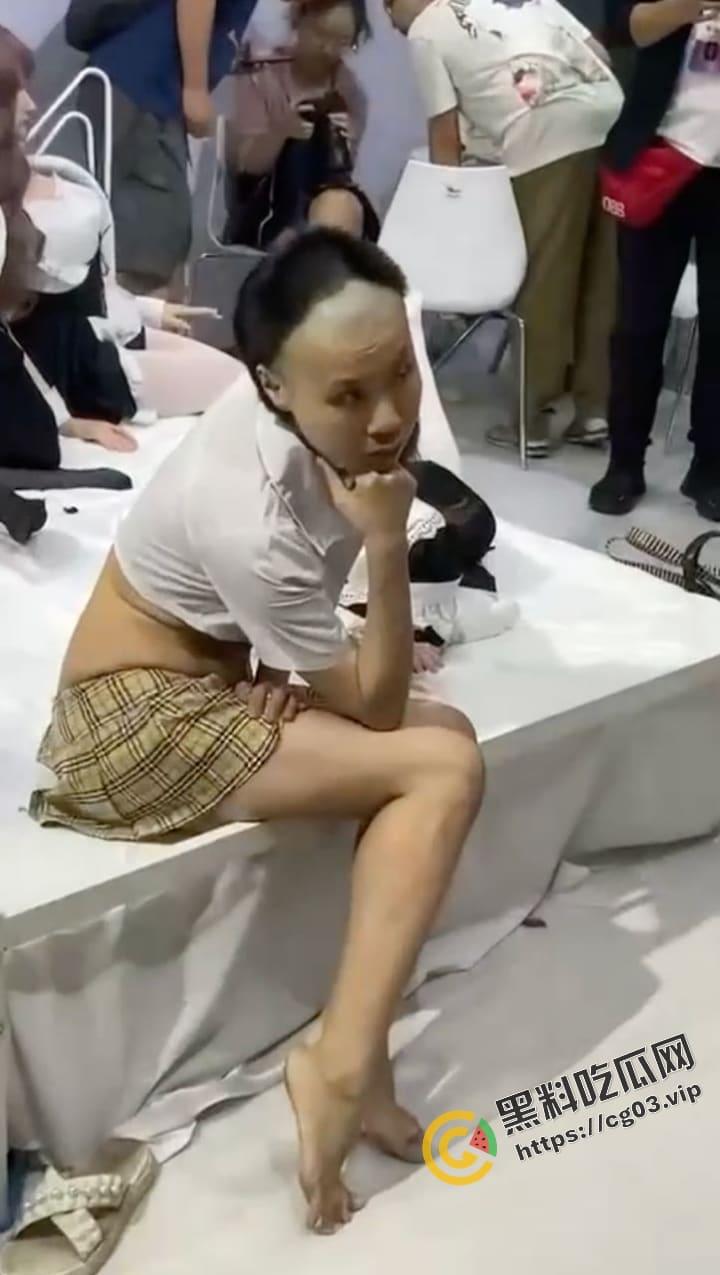 广州网丑【安琪儿】也来广州成人展凑热闹 人设依旧 哗众取丑  第7张