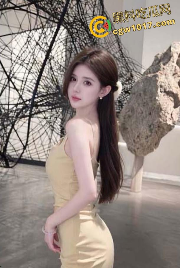 性欲超强嫂子强势上位，吊带丝袜情趣内衣性感诱惑，落地窗前漏出做爱，爽到淫水直流！  第2张