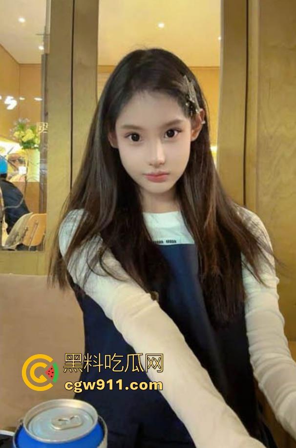 电梯惊心动魄的操妹经历，电梯里逮着妹妹不放，使劲揉搓后入猛插，刺激无比！  第1张