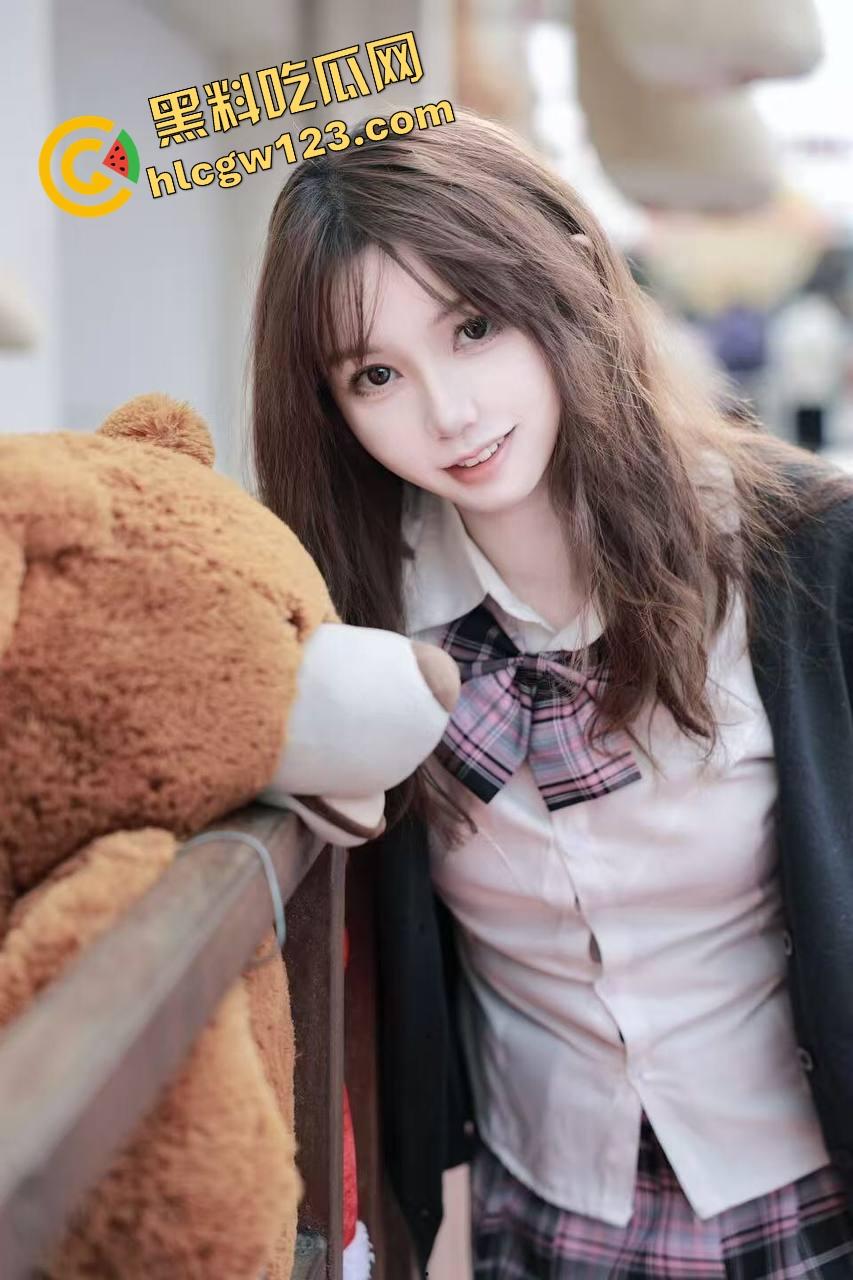 有个漫展女友是种什么体验？想日谁她就能变谁，今天是蕾姆，明天是草莓猫，每次日逼都像换了个人！  第1张