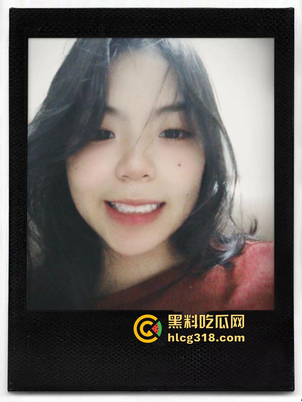 广西职业学院嫩妹【黄语莹】自慰视频曝光！清纯学妹化身欲望女王，手指轻舞抚摸敏感地带，令人欲罢不能！  第1张