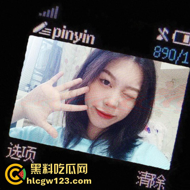 浙江艺术高校舞蹈系厕拍，大神冒死偷拍学委【王玉琦】，小穴翘臀清晰可见，附带学委生活照！  第2张