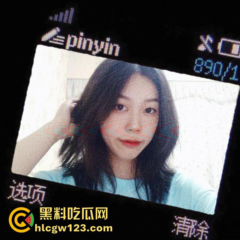 浙江艺术高校舞蹈系厕拍，大神冒死偷拍学委【王玉琦】，小穴翘臀清晰可见，附带学委生活照！  第3张