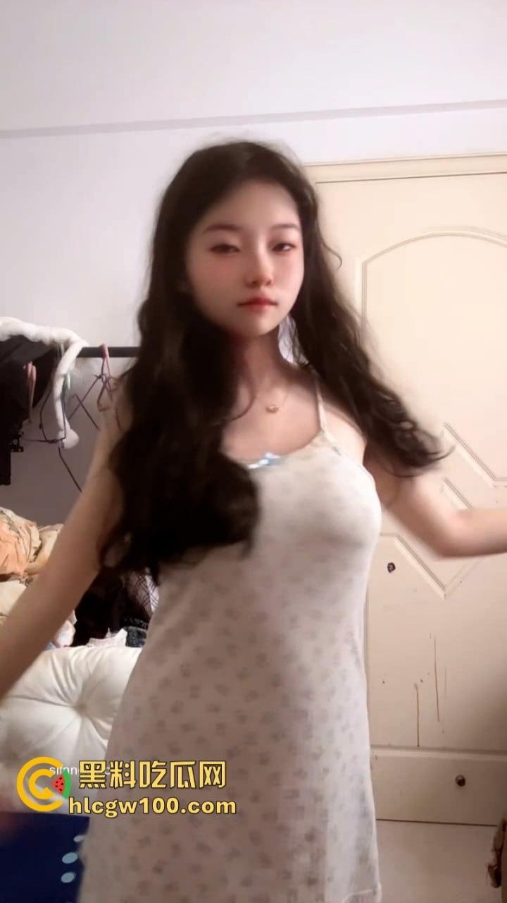 抖音极品小妖精【萌大奶】发浪视频让你血脉偾张 丰满身材巨乳肥臀妖娆舞姿一对巨乳抖不停！  第19张