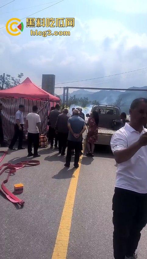 天下之大无奇不有啊！山西晋中抖音【果任儿】婆家人不给见孩子喝农药去世 丧礼办阴婚！  第6张