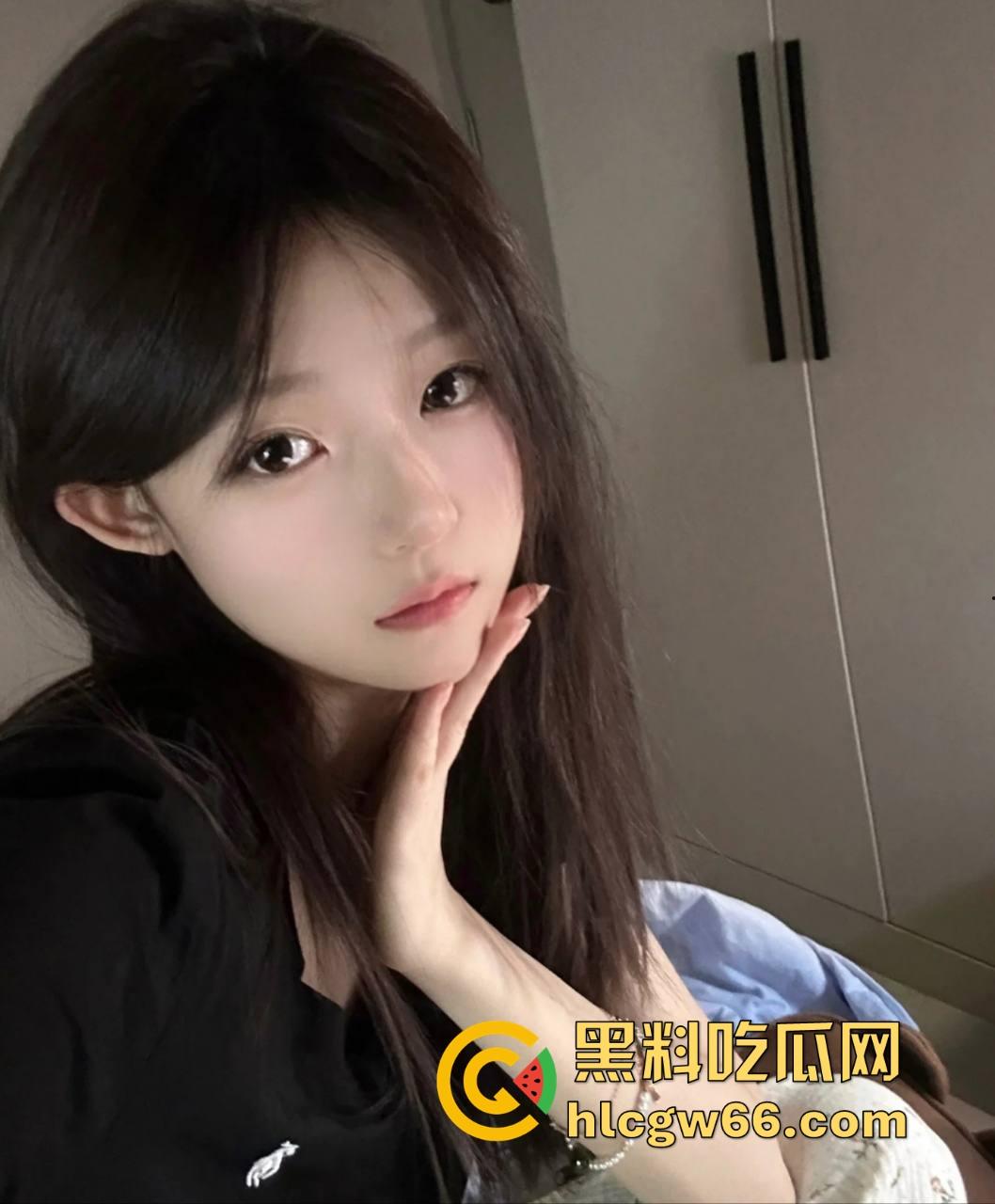 帝都5000买双飞两个学生妹轮番上阵伺候，干累了还能换口味，轮流骑互舔逼伺候得像皇帝爷！  第4张