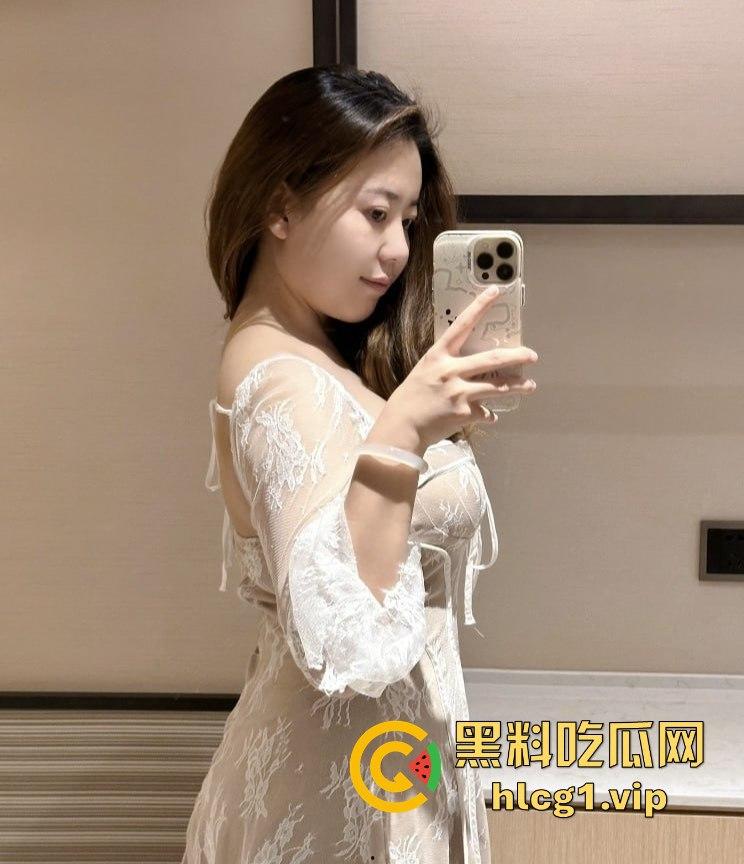 哈尔滨少妇郝凤燕偷情视频疯传！大奶人妻勾搭生猛小鲜肉家中激战曝光！  第4张