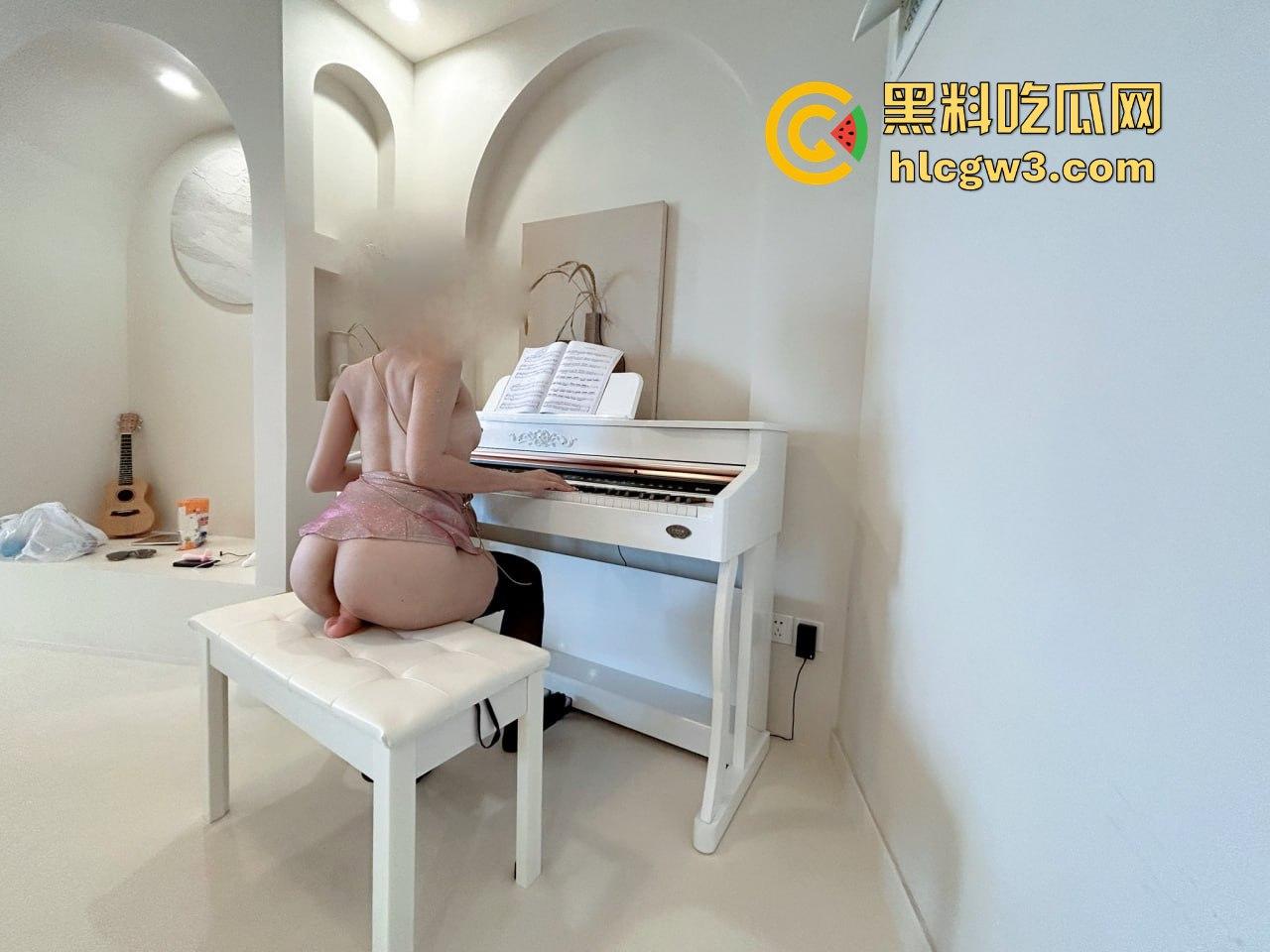 170舞蹈老师【童诺心】反差母狗人设炸裂！课堂上是冷艳严师，出门牵绳露奶调教到嗷嗷叫！  第12张