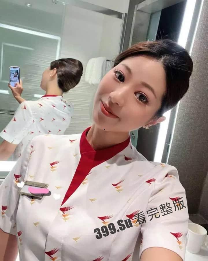 长相甜美靓丽国泰航空空姐「Netflix」被爆，上班时间认真工作接待乘客 卖力口交  第1张