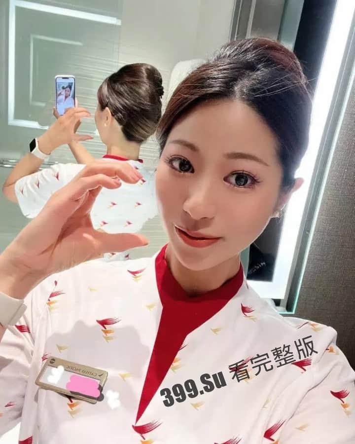 长相甜美靓丽国泰航空空姐「Netflix」被爆，上班时间认真工作接待乘客 卖力口交  第4张