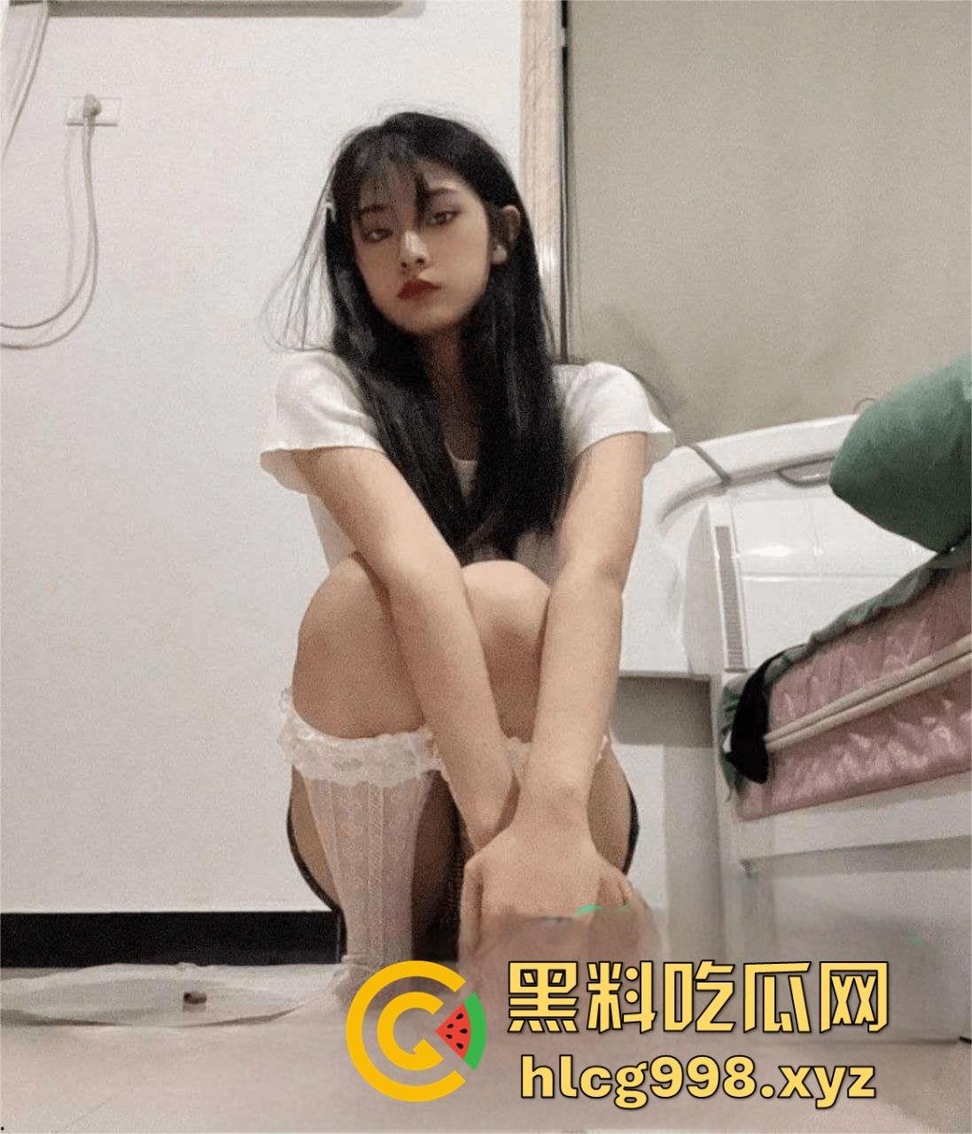 广东深圳女大学生清纯外表下的淫乱生活，性欲旺盛背地聊骚勾男人！  第2张