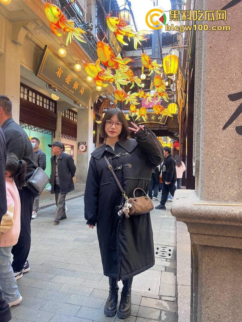 河南工学院反差眼镜婊【陈梦洁】与男友开房口交视频流出 表面清纯床上骚 口活娴熟似母狗  第1张