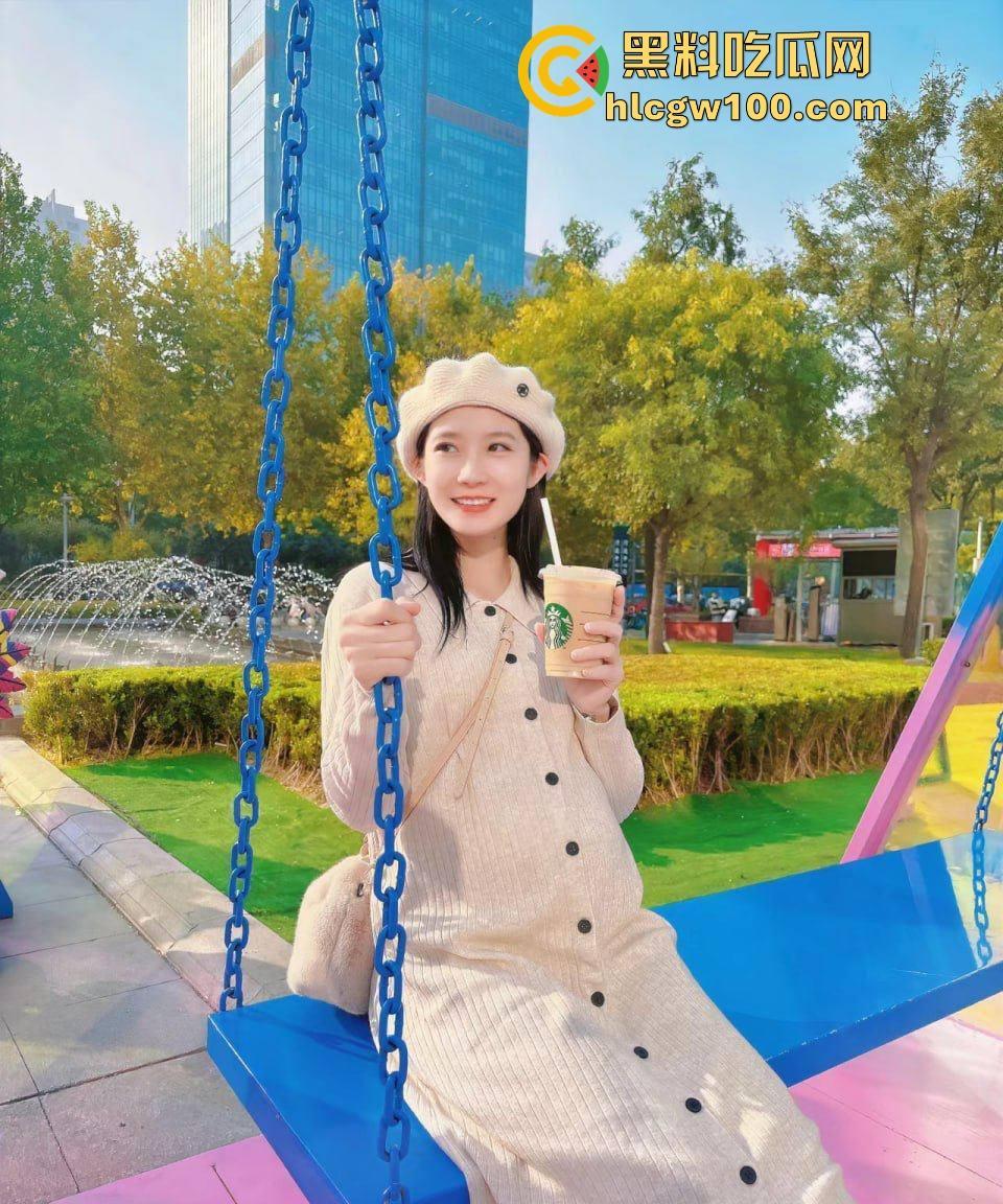 小红书【露露呀】怀孕前骚浪视频流出，镜头前全是骚货操作，老公看了怕是得怀疑人生，这系列小红书永远见不到！  第1张