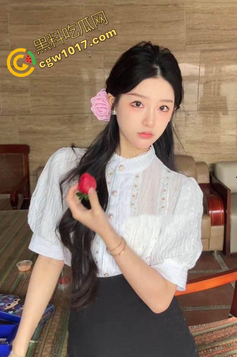 海角乱伦大神爆操教师表姐：表姐欲仙欲死醉享午休之乐，深喉口爆 竟把精液打包带回学校！  第1张