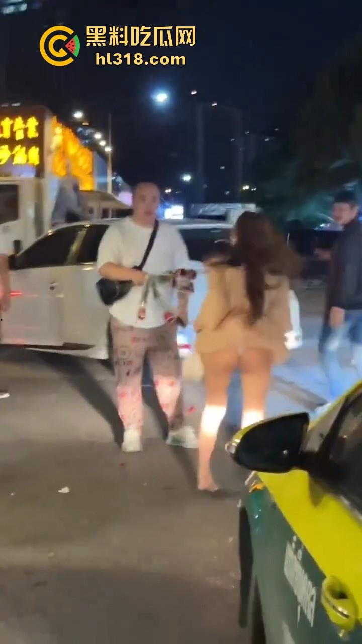 泰国妙龄小仙女发现自己的窝瓜王和女人搭话,吃醋直接暴走,深夜的街头相互殴打,集美的白色丁字裤都出来了! 第2张 泰国妙龄小仙女发现自己的窝瓜王和女人搭话,吃醋直接暴走,深夜的街头相互殴打,集美的白色丁字裤都出来了! 第2张