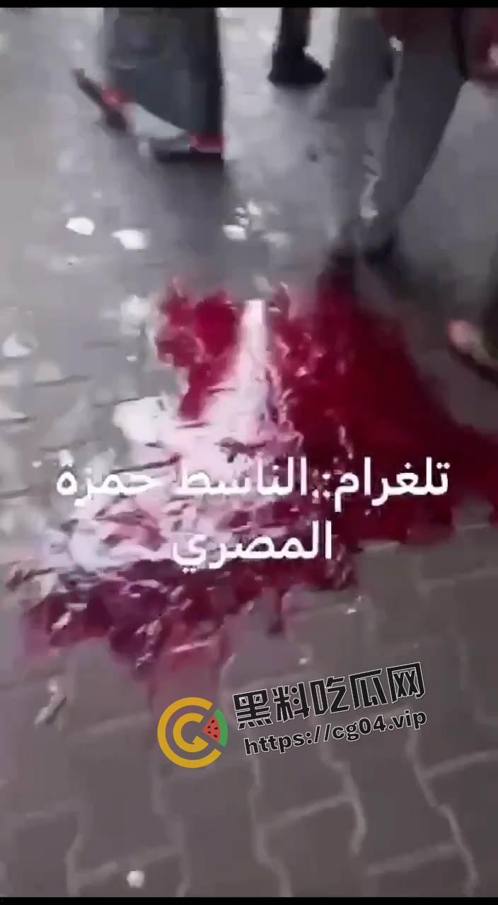 现场画面！血流成河 以色列轰炸加沙南部驻留有大量难民的学校  造成大量伤亡 尸体堆积如山 遍地鲜血 第2张