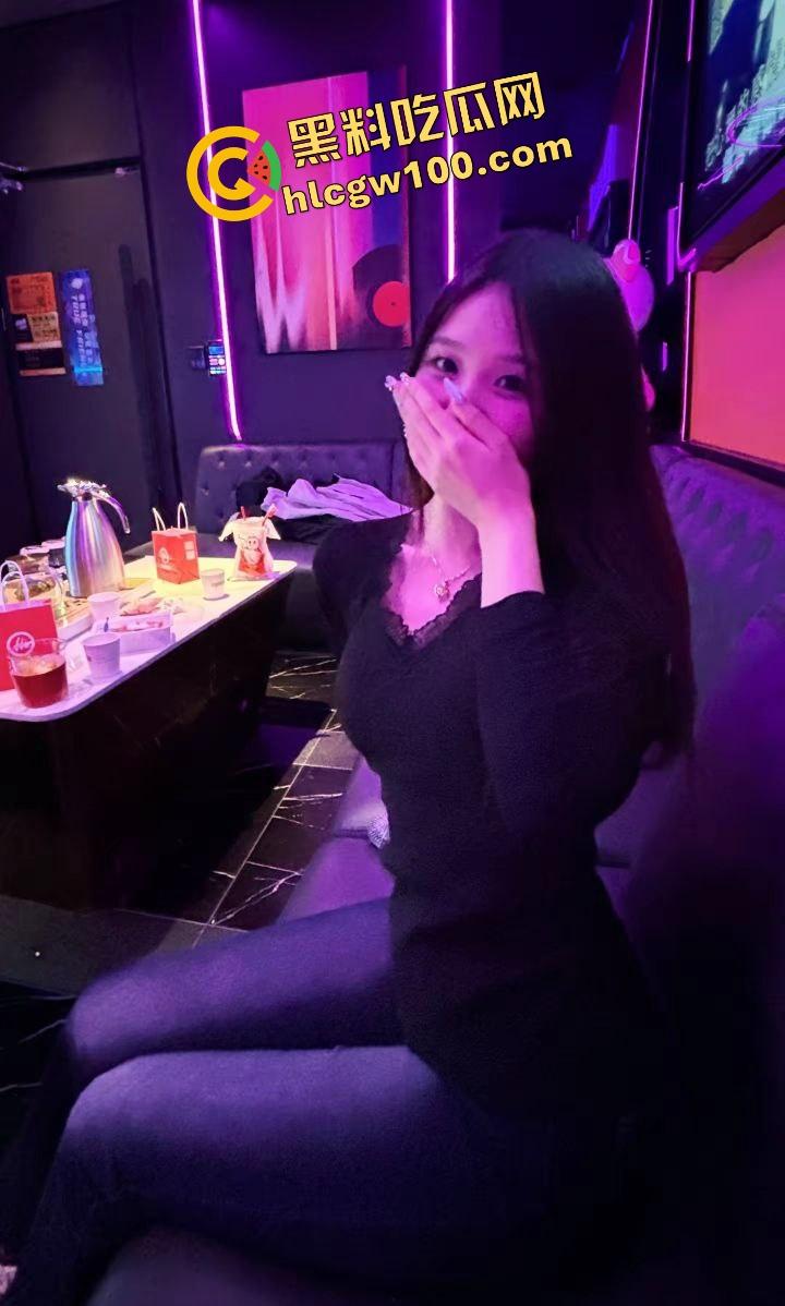 广西职业师范细腰蜜臀反差婊【陈欣欣】粉穴黑森林榨精炮架，白臀情趣后入塞满紧逼！独家曝光流出！  第2张