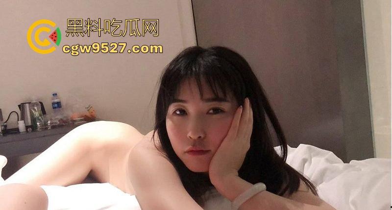 王者奔现西安小学老师，酒店反差大战，全裸沐浴露脸足交，爆操内射大玩肛交，看来带她上分确实值得！  第5张