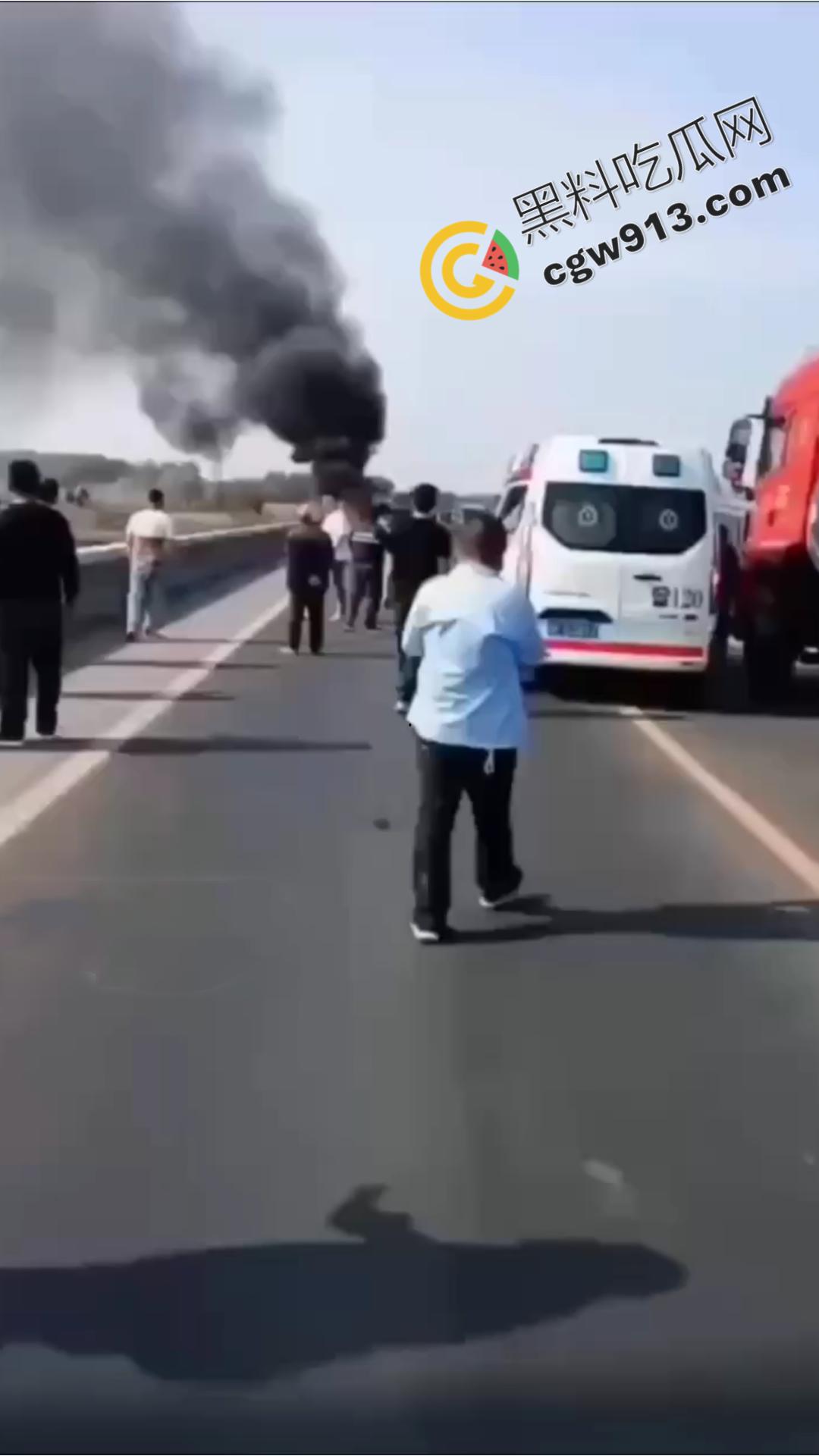 河北保定高碑店惨烈车祸现场！年仅19岁情侣命丧火海，行车安全亟待重视  第8张